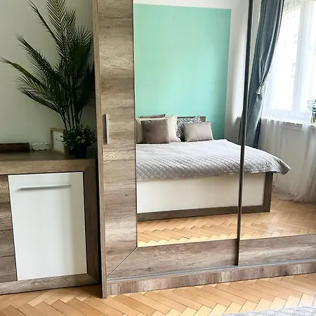 Near Charles Bridge & National Theatre Apartament